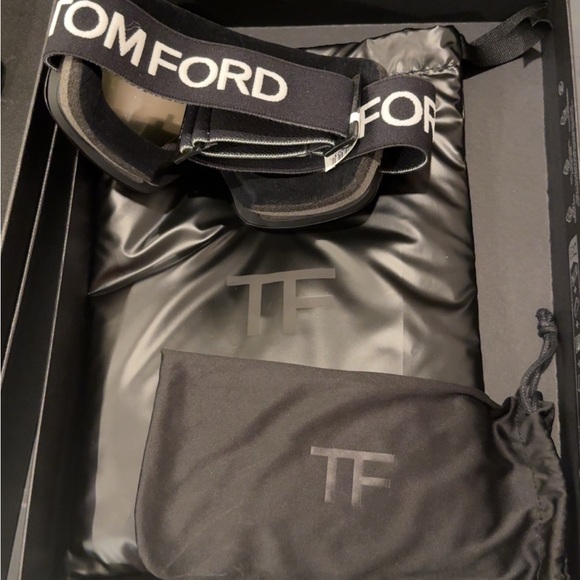 100% authentic TOM FORD ski goggles - Picture 5 of 7